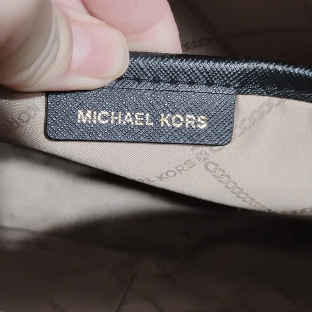 SALE! Authentic Michael Kors Jet Set Crossbody Bag